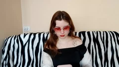 Mia online show from 04.14.26