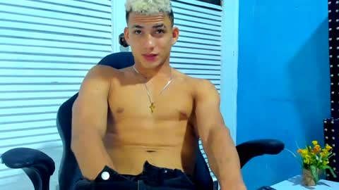 Snapshot of danii_scot chatting on 12.28.24 Dani online show from 12.28.24