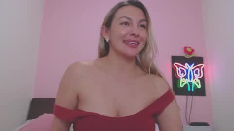 Snapshot of danika_bellaa chatting on 12.13.24 K A R O L online show from 12.13.24