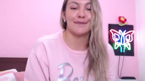 Snapshot of danika_bellaa chatting on 12.15.24 K A R O L online show from 12.15.24