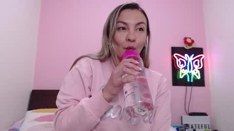 Snapshot of danika_bellaa chatting on 12.19.24 K A R O L online show from 12.19.24