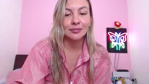 Snapshot of danika_bellaa chatting on 12.28.24 K A R O L online show from 12.28.24