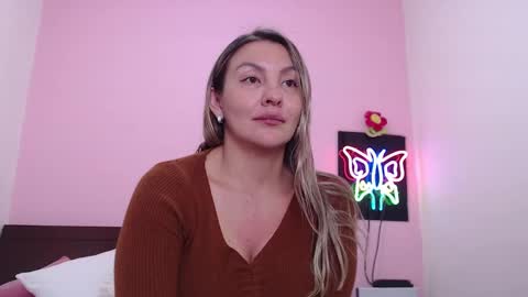 Snapshot of danika_bellaa chatting on 01.11.25 K A R O L online show from 01.11.25