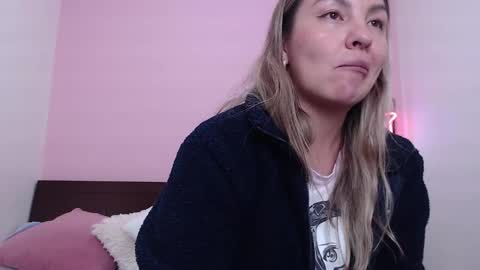Snapshot of danika_bellaa chatting on 01.19.25 K A R O L online show from 01.19.25