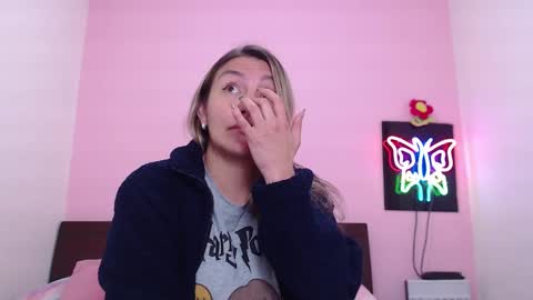 Snapshot of danika_bellaa chatting on 01.22.25 K A R O L online show from 01.22.25