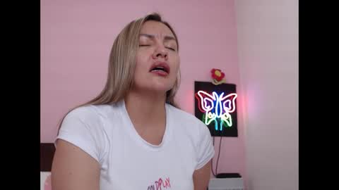 Snapshot of danika_bellaa chatting on 02.11.25 K A R O L online show from 02.11.25
