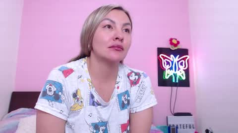 Snapshot of danika_bellaa chatting on 02.19.25 K A R O L online show from 02.19.25