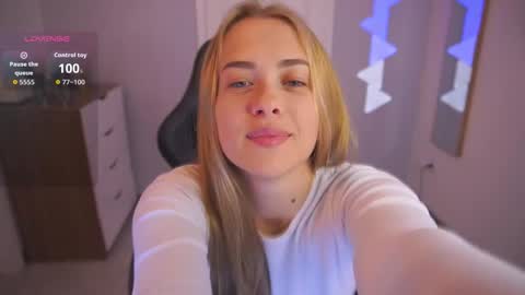 Hi my name is Anna. Please say hello I like to chat with you. If u have request use Tip option .Thank you online show from 11.21.25