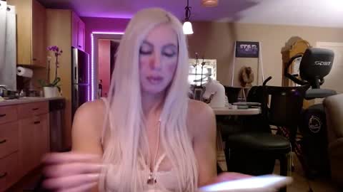 DanikaWhite69 online show from 12.12.24