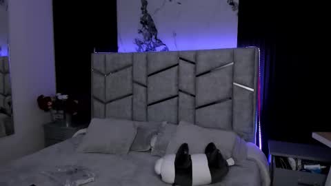 Dani Phonenix online show from 09.22.25