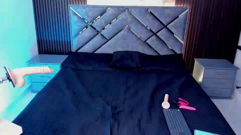 Dani whatson online show from 09.20.25