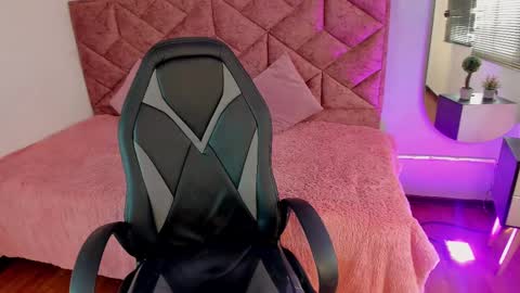 danix_coruscans online show from 01.20.25
