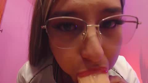 Snapshot of danmsel chatting on 10.14.25 Pau online show from 10.14.25