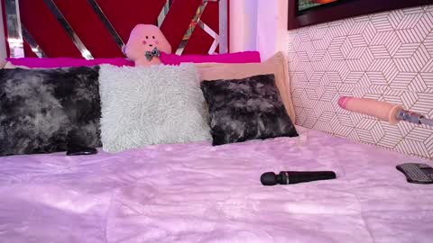 Snapshot of danna_ferri_ chatting on 12.20.24 DANNA online show from 12.20.24