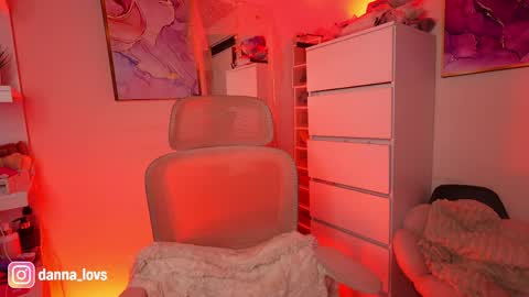 Danna Lovs online show from 04.15.26