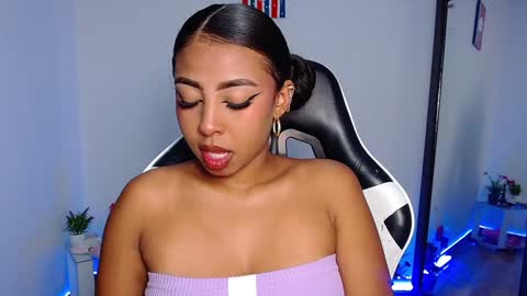 Snapshot of danna_schmidt23 chatting on 12.19.24 Danna online show from 12.19.24