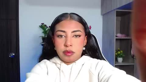 Snapshot of danna_schmidt23 chatting on 10.17.25 Danna online show from 10.17.25