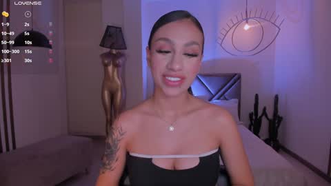 Danna Cruz  online show from 12.19.24