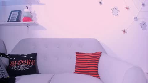 Snapshot of dannahyde chatting on 10.10.25 Insta DannaBlueX online show from 10.10.25