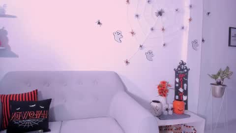 Snapshot of dannahyde chatting on 10.13.25 Insta DannaBlueX online show from 10.13.25