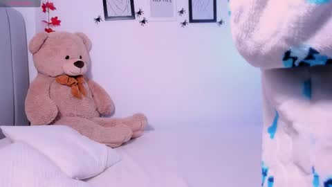 Snapshot of dannahyde chatting on 10.24.25 Insta DannaBlueX online show from 10.24.25