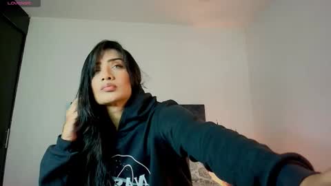 Danna Wells online show from 12.05.25