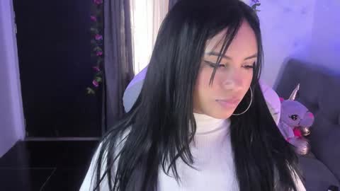 Snapshot of danniela_ferrer_v chatting on 11.21.25 online show from 11.21.25