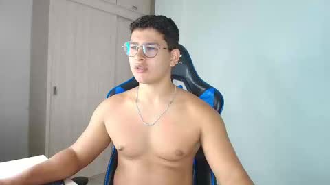 Snapshot of dantraxx chatting on 12.11.24 Dantraxx online show from 12.11.24