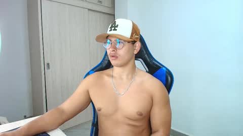 Snapshot of dantraxx chatting on 12.22.24 Dantraxx online show from 12.22.24