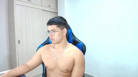 Snapshot of dantraxx chatting on 01.12.25 Dantraxx online show from 01.12.25