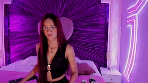 Snapshot of daphne_courtis chatting on 12.22.24 Daphne online show from 12.22.24