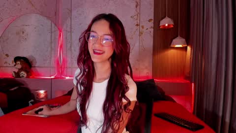 Snapshot of daphne_courtis chatting on 02.04.25 Daphne online show from 02.04.25