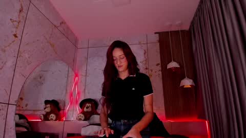 Snapshot of daphne_courtis chatting on 02.08.25 Daphne online show from 02.08.25