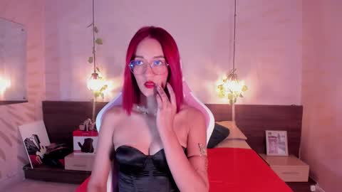 Snapshot of daphne_courtis chatting on 09.22.25 Daphne online show from 09.22.25