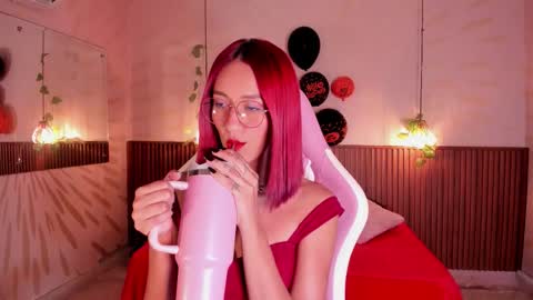 Snapshot of daphne_courtis chatting on 10.28.25 Daphne online show from 10.28.25