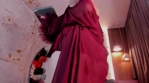 Snapshot of daphne_courtis chatting on 10.29.25 Daphne online show from 10.29.25