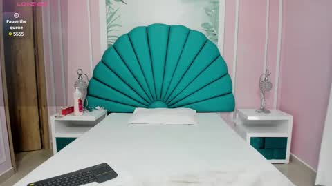 Snapshot of daphne_fox_ chatting on 01.04.25 Daphne  online show from 01.04.25