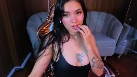 Snapshot of daphne_nicole_b chatting on 04.15.26 daphne_nicole_b online show from 04.15.26