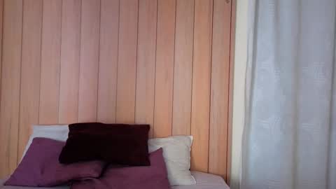 Snapshot of daphnevans chatting on 10.04.25 Daphne online show from 10.04.25