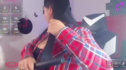 Snapshot of darian_boobs chatting on 10.18.25  Darian  online show from 10.18.25