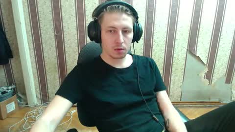 Snapshot of darienlarge chatting on 10.04.25 darienlarge online show from 10.04.25
