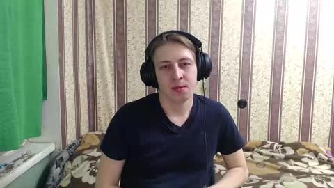 Snapshot of darienlarge chatting on 10.22.25 darienlarge online show from 10.22.25
