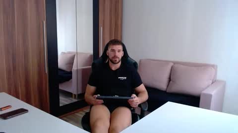 darius_94 online show from 10.19.25