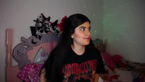 Snapshot of dark_angel_66 chatting on 11.16.25 Moony online show from 11.16.25