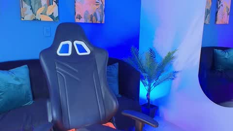 Snapshot of dark_madison chatting on 10.01.25 CELESTE online show from 10.01.25