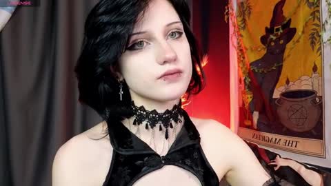 Snapshot of dark_vamp_ chatting on 12.03.24 Vamp online show from 12.03.24