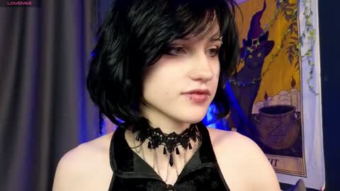 Snapshot of dark_vamp_ chatting on 12.04.24 Vamp online show from 12.04.24