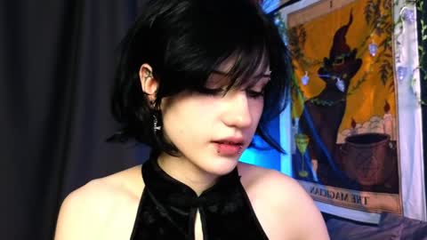 Snapshot of dark_vamp_ chatting on 12.19.24 Vamp online show from 12.19.24