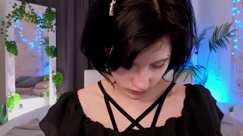 Snapshot of dark_vamp_ chatting on 01.02.25 Vamp online show from 01.02.25