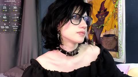 Snapshot of dark_vamp_ chatting on 02.05.25 Vamp online show from 02.05.25